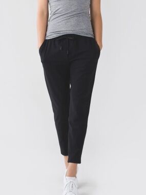Lululemon jet crop